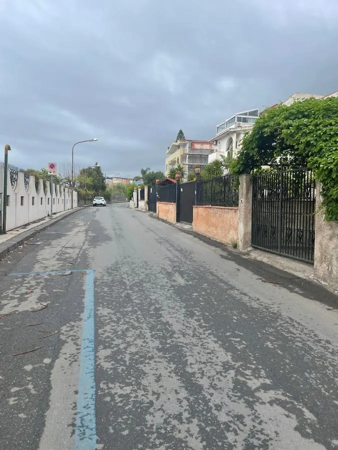 Casa Vacanze Infuria Di Onde Con Posto Auto Giardini Naxos Italy