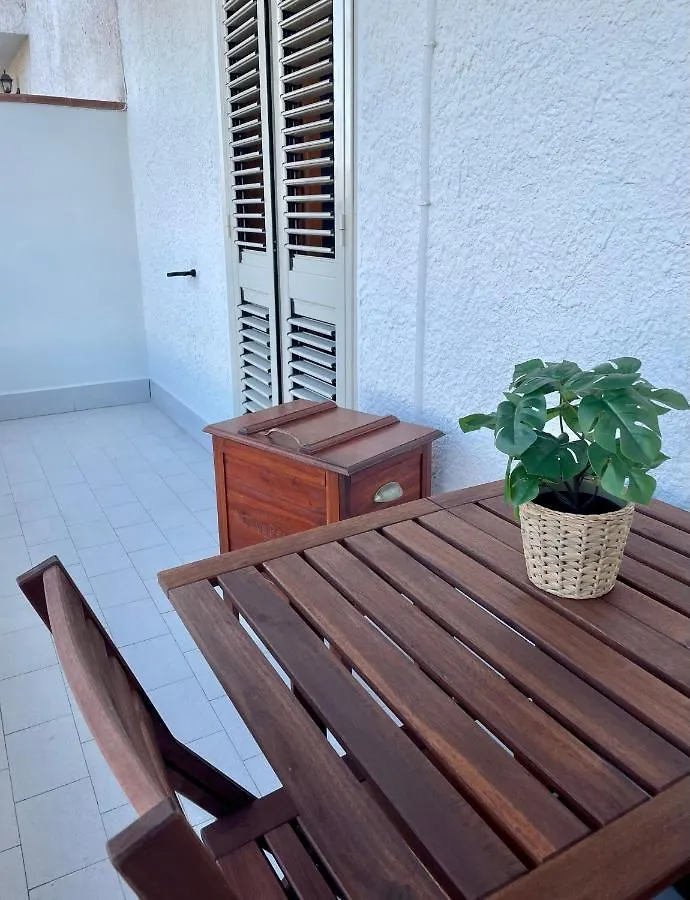 Holiday home Casa Vacanze Infuria Di Onde Con Posto Auto Giardini Naxos
