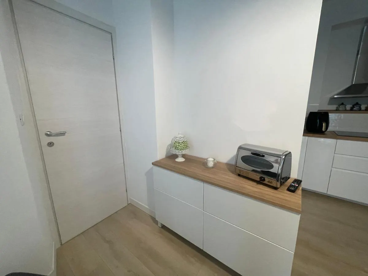 Casa Vacanze Infuria Di Onde Con Posto Auto Giardini Naxos Italy