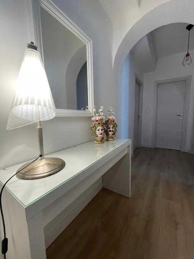 Casa Vacanze Infuria Di Onde Con Posto Auto Giardini Naxos Casa de Férias