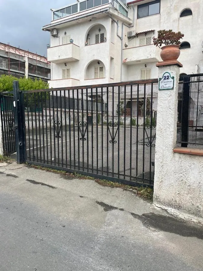 Casa Vacanze Infuria Di Onde Con Posto Auto Giardini Naxos